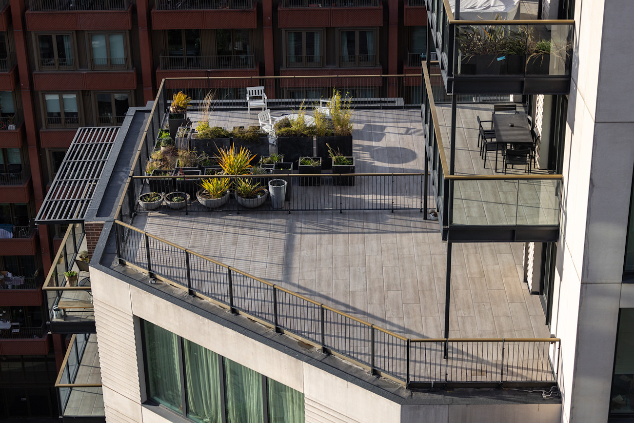 commercial terrace for work meetings