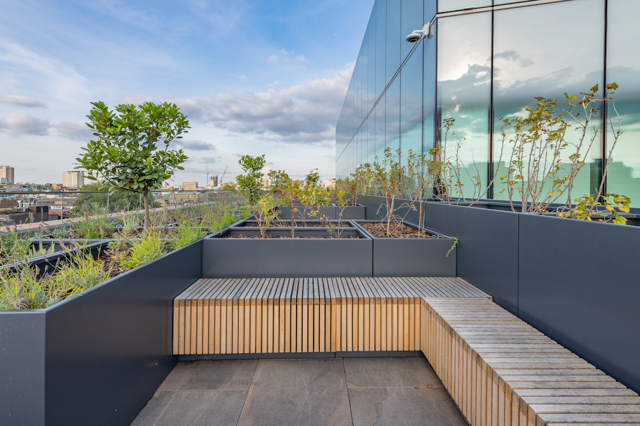 bespoke-timber-bench-seating-roof-terrace