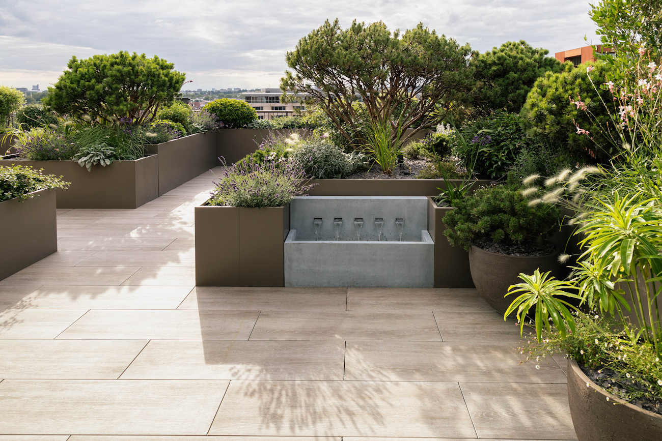 Plimsoll terrace planter bench
